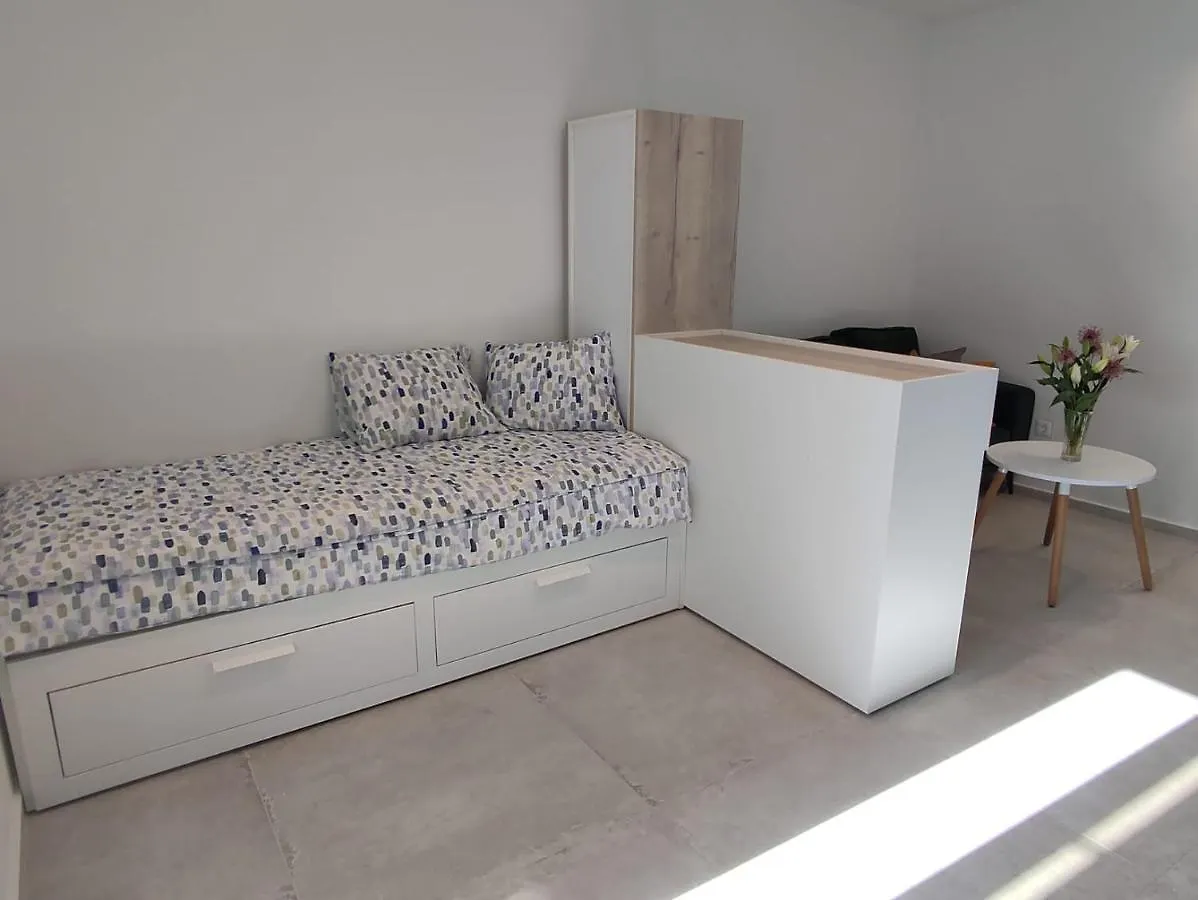 公寓 波雷奇Studio Apartman Irma Cervar公寓