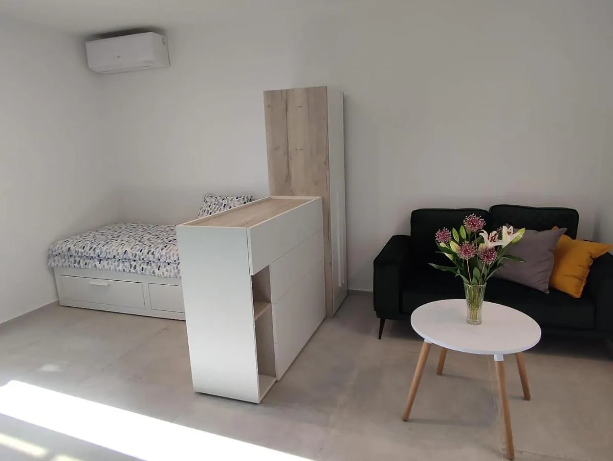 公寓 波雷奇Studio Apartman Irma Cervar公寓